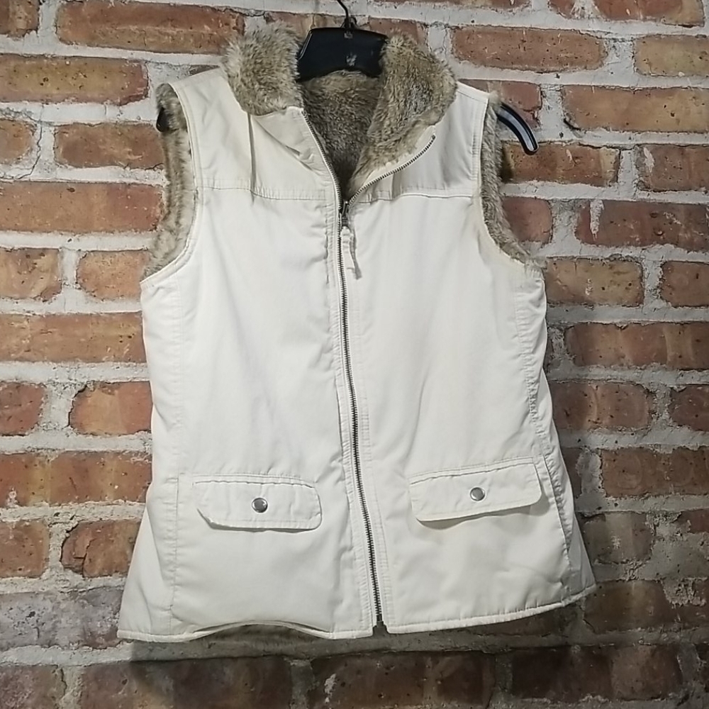 🌲Gap Faux fur outerwear vest with pocketS. S